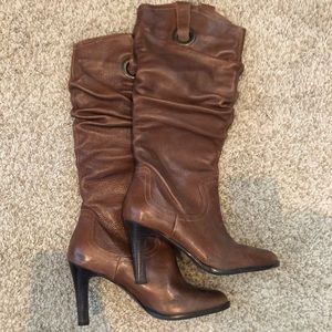 7.5 Brown leather boots